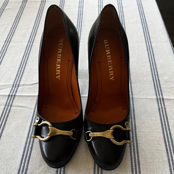Authentic Burberry Pumps - Picture 1 of 5